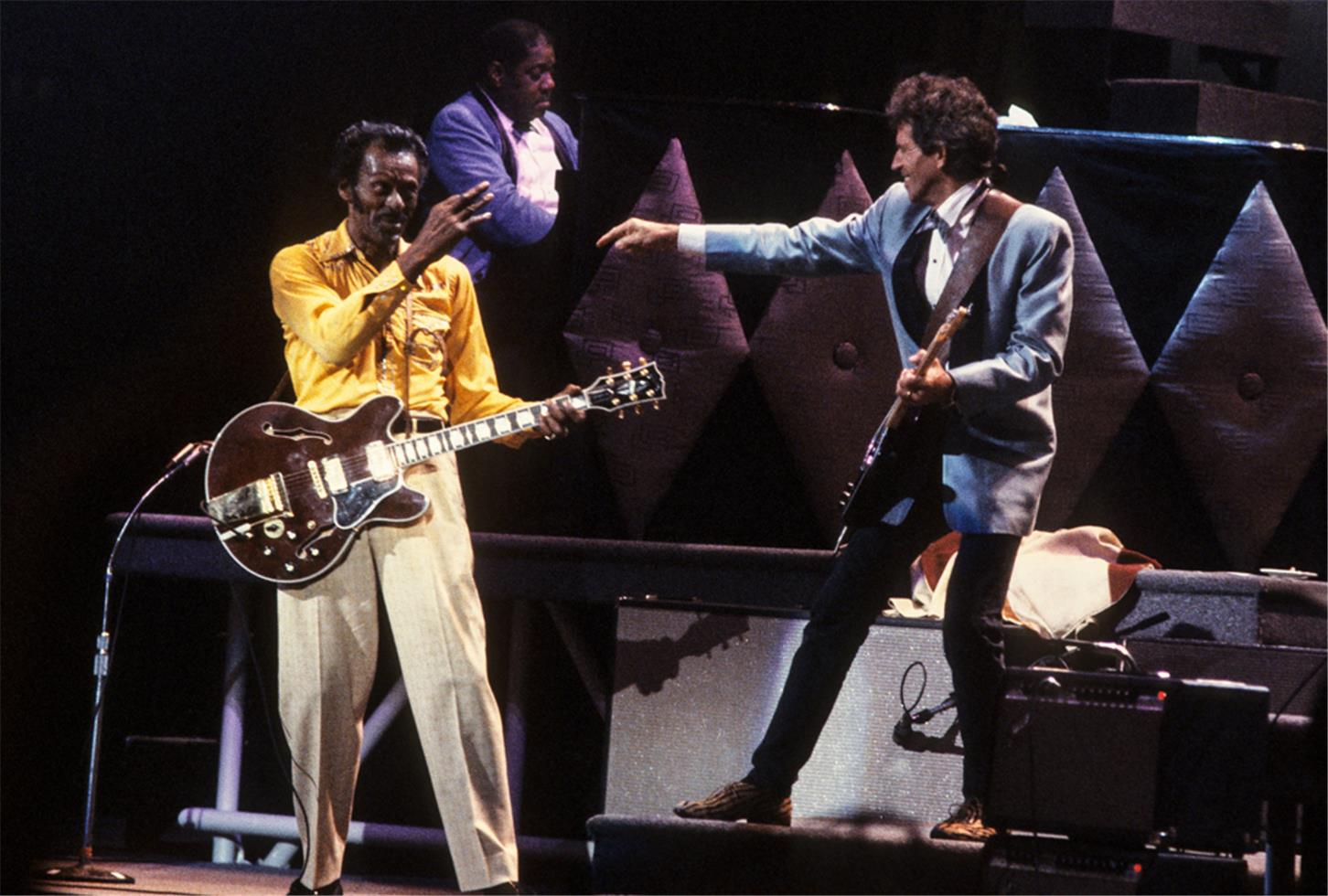 1986 keith richards and chuck berry performing